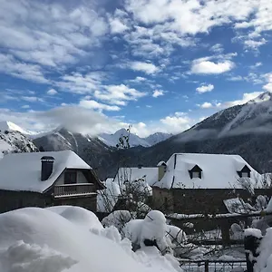 Auberge de jeunesse Dera Hont, Arties