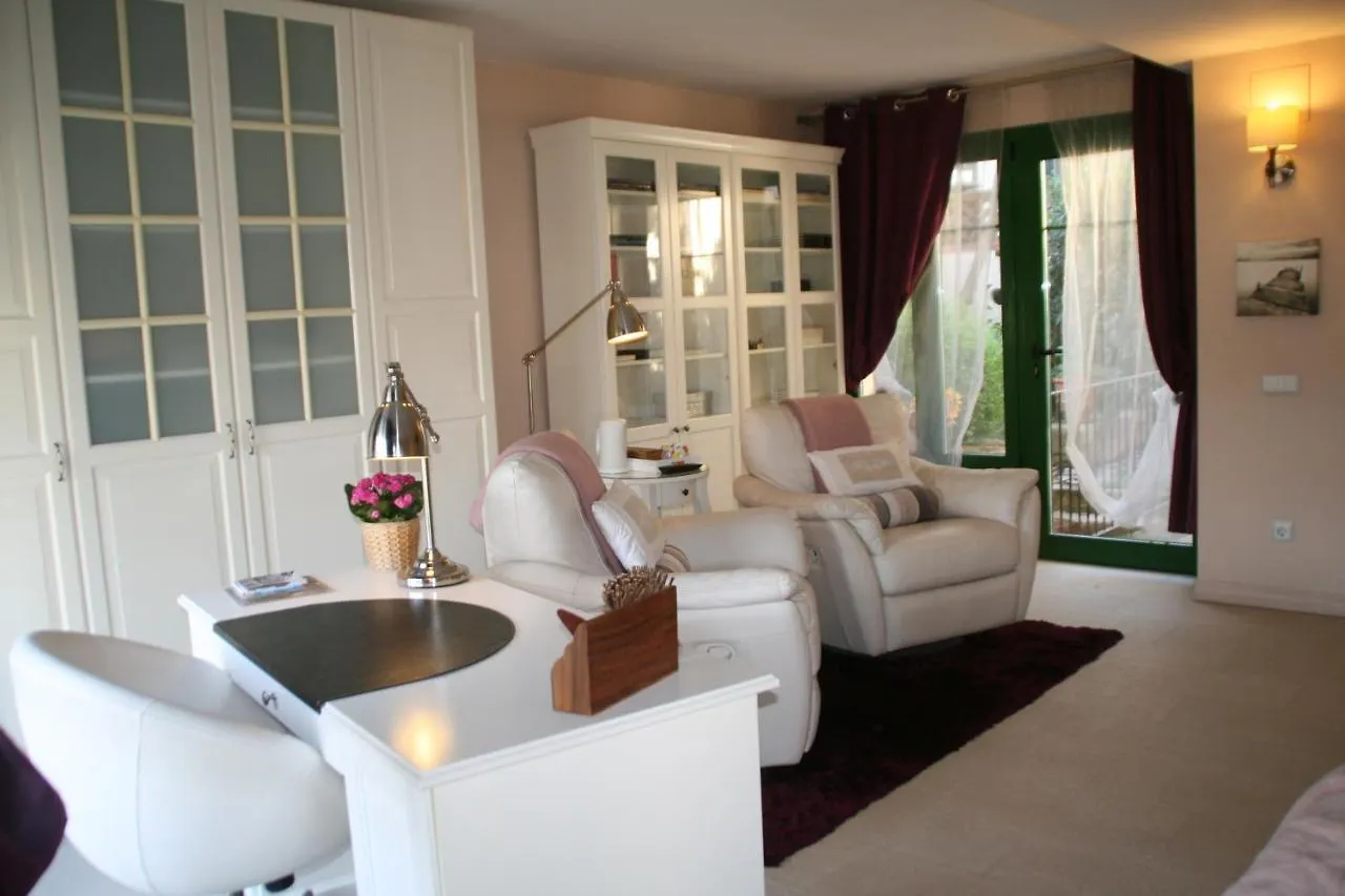 B&B Sallent contacts